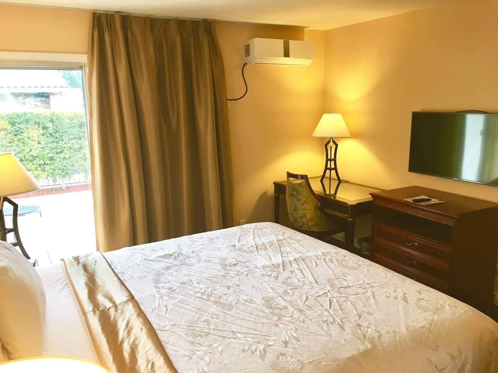 The Lemon Tree Hotel Анахайм Екстериор снимка
