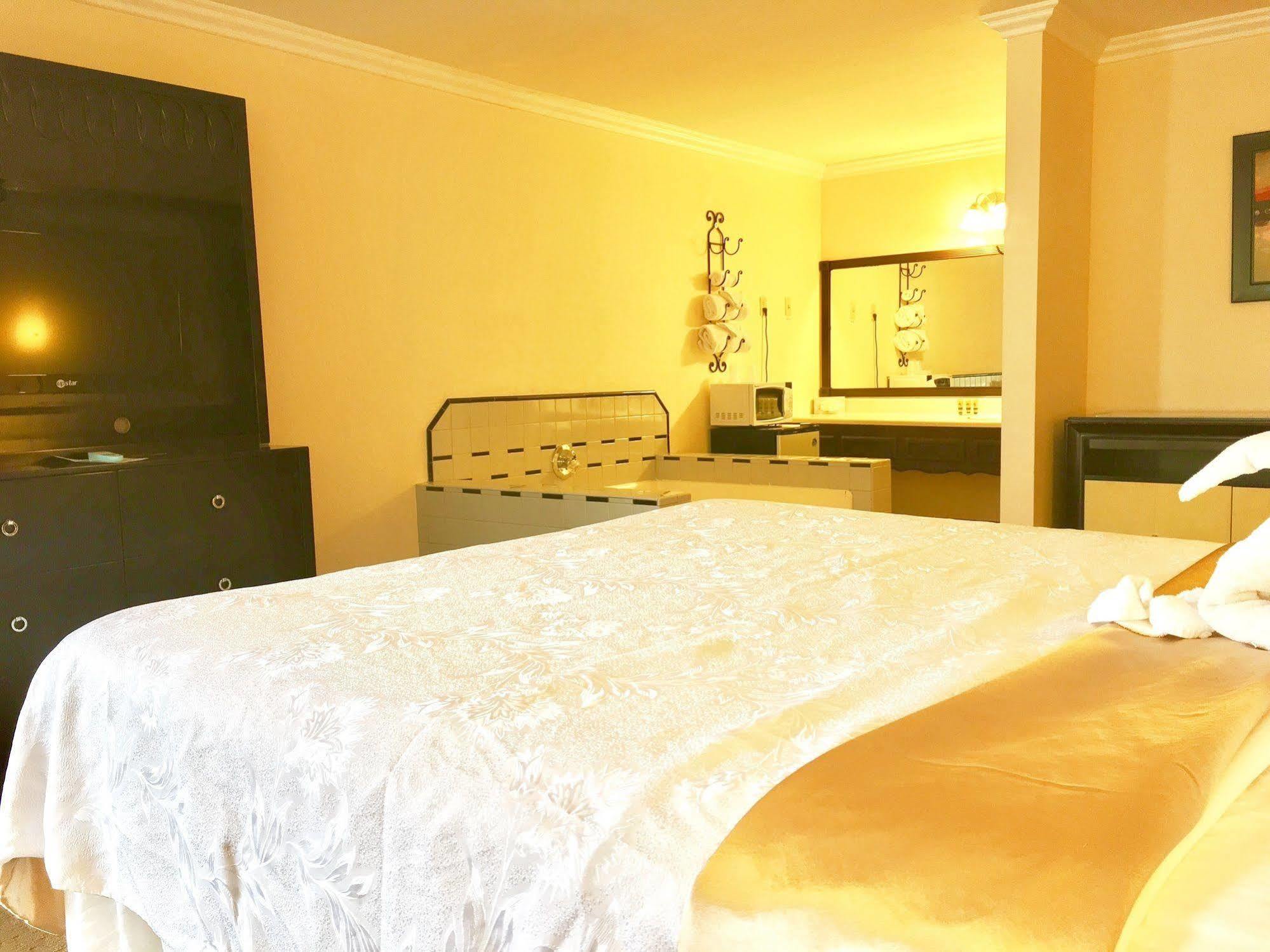 The Lemon Tree Hotel Анахайм Екстериор снимка