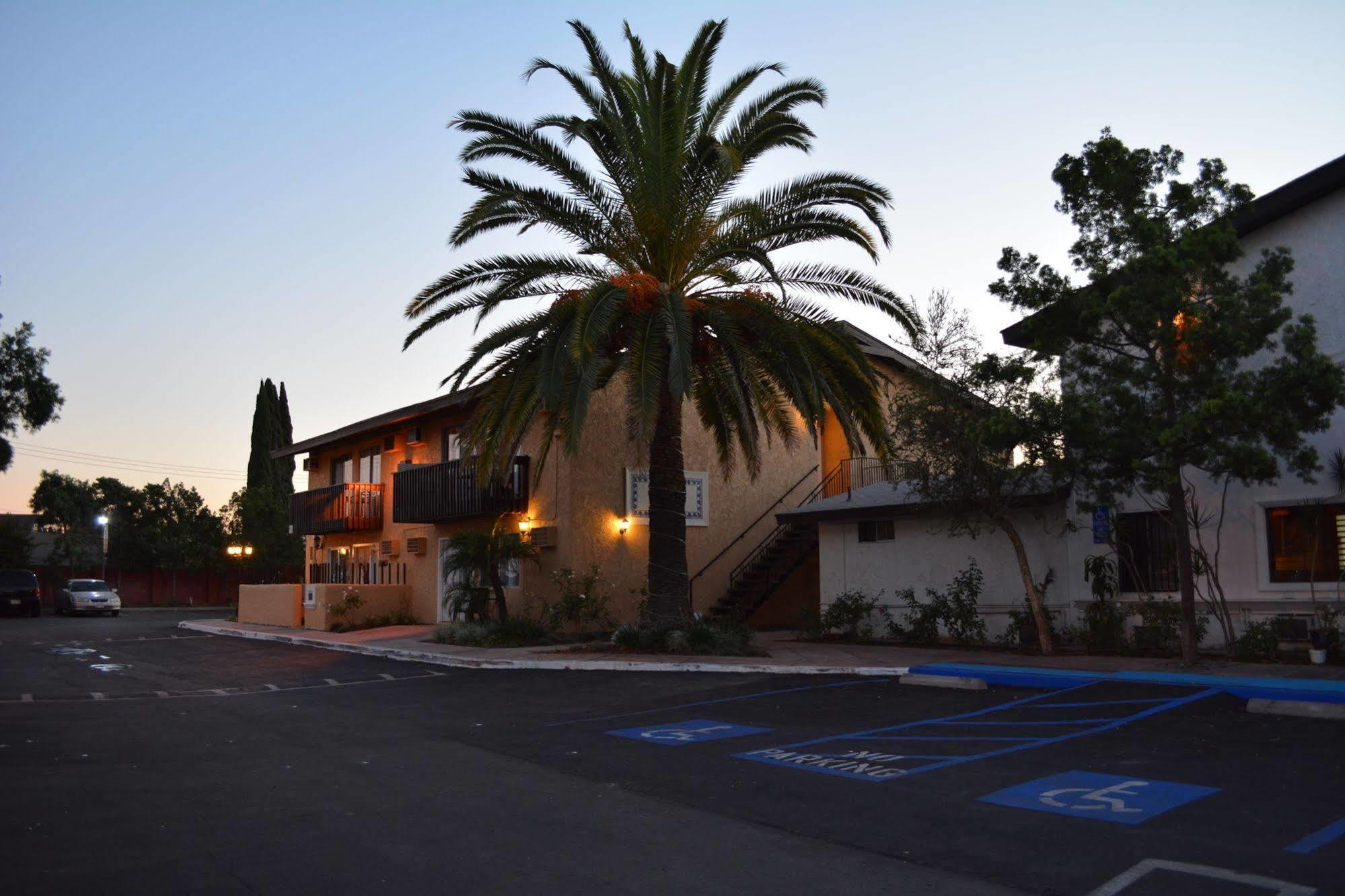 The Lemon Tree Hotel Анахайм Екстериор снимка