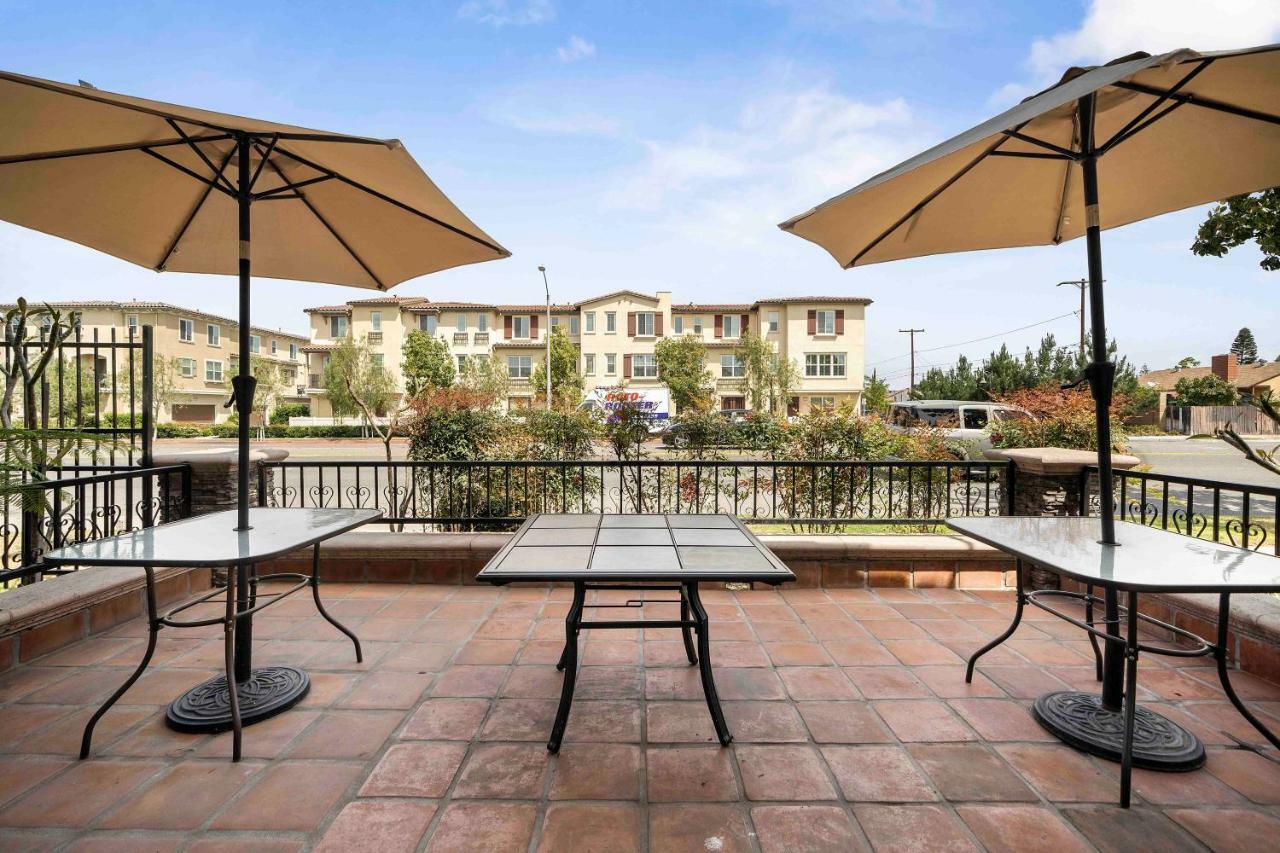 The Lemon Tree Hotel Анахайм Екстериор снимка
